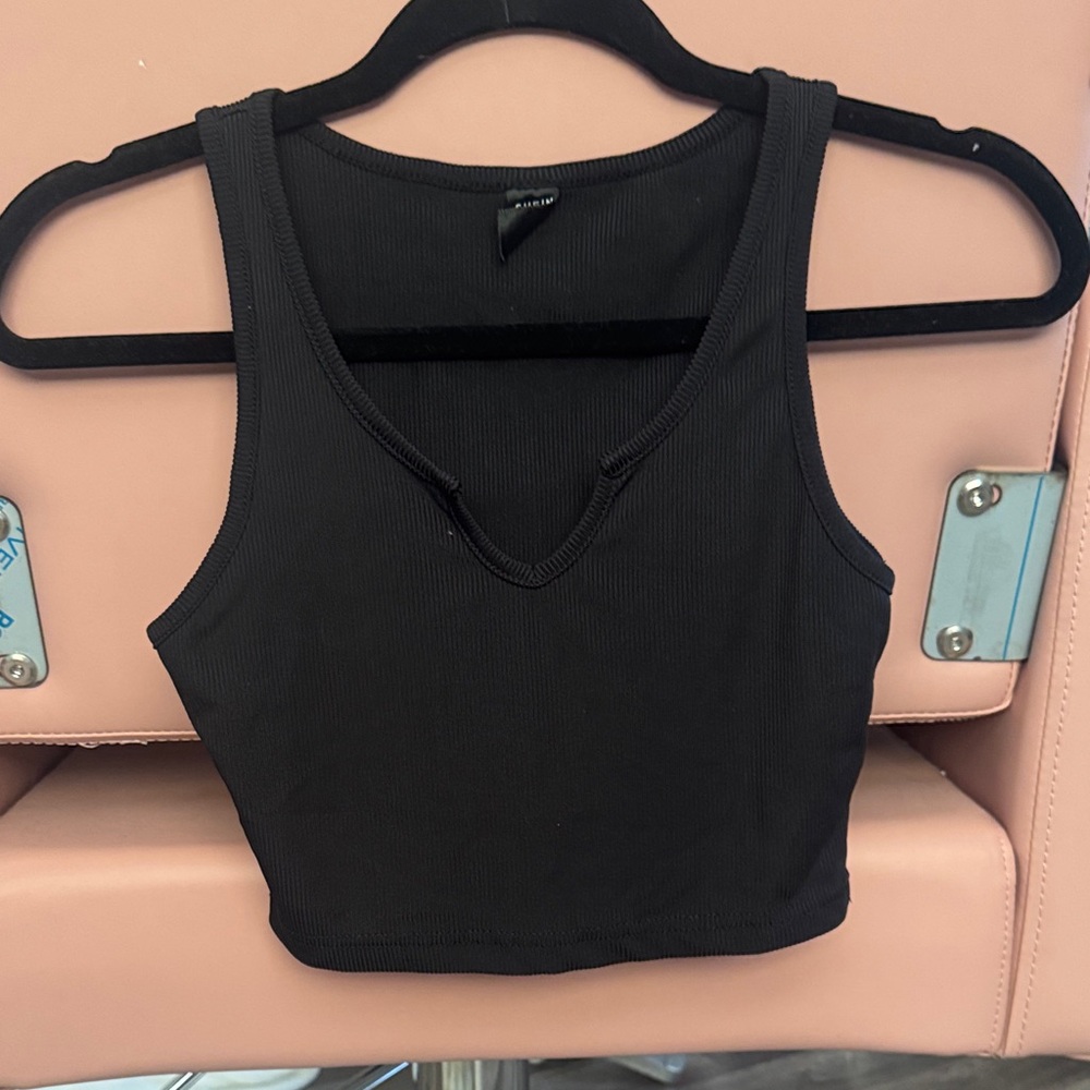 SHEIN Black Ribbed Crop Top